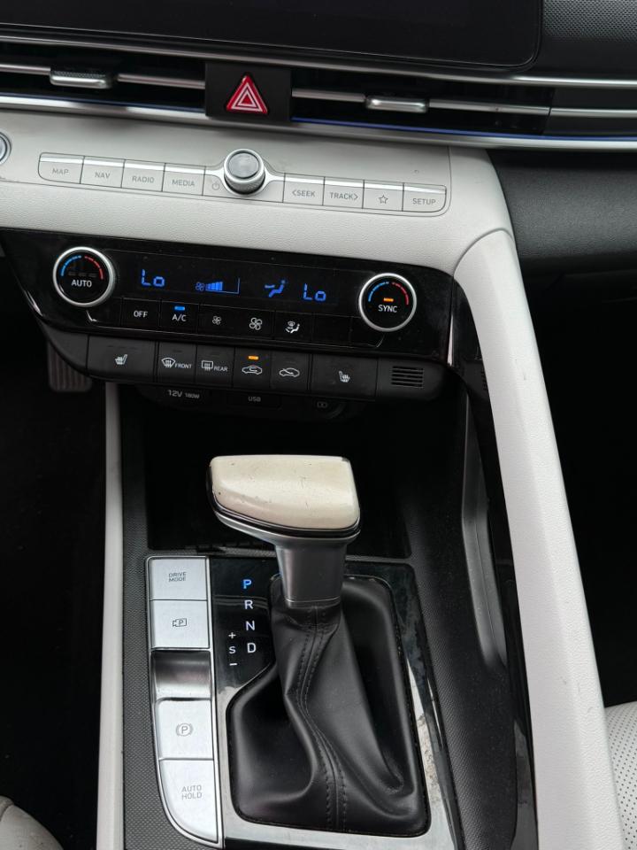Hyundai Elantra Limited IVT *Ltd Avail* 2021