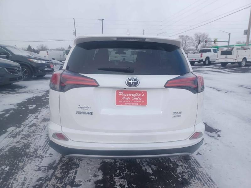 Toyota RAV4 XLE AWD 2018