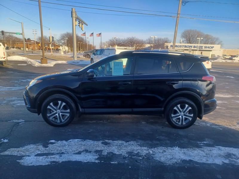 Toyota RAV4 LE FWD 2017