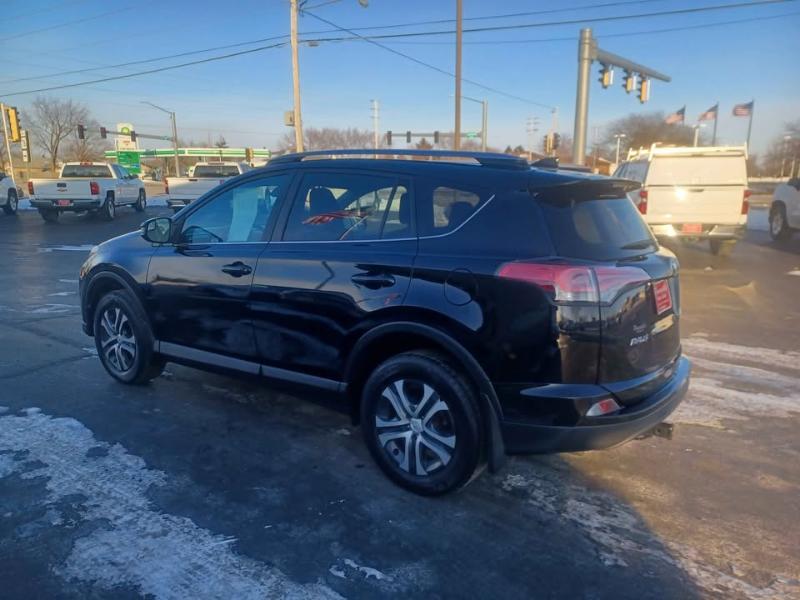 Toyota RAV4 LE FWD 2017