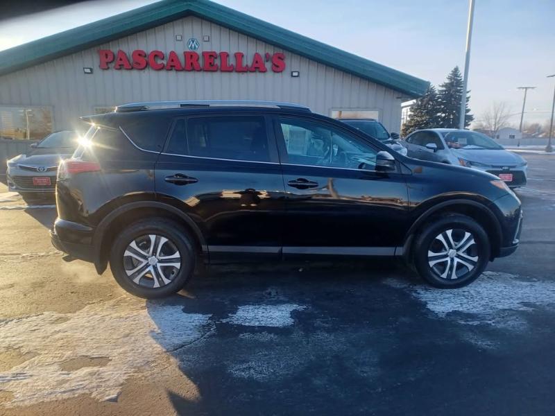 Toyota RAV4 LE FWD 2017