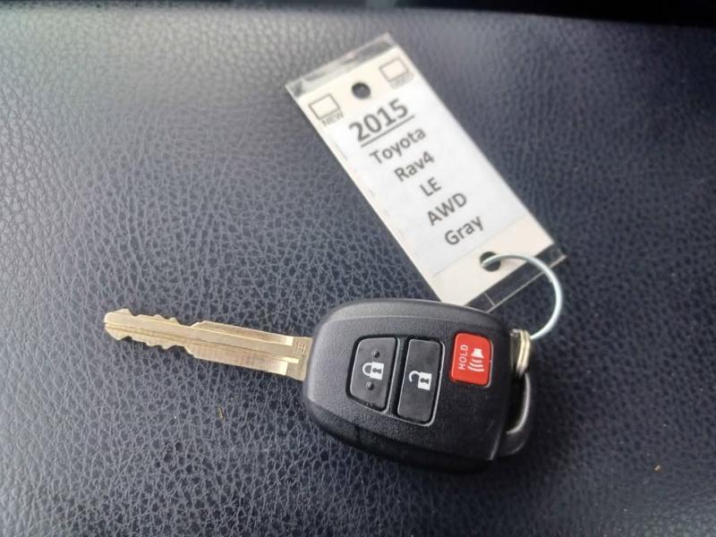 Toyota RAV4 LE AWD 2015