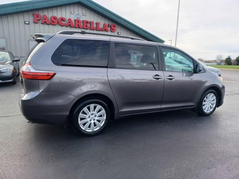Toyota Sienna  2017