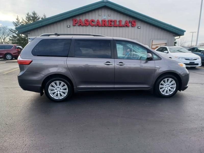 Toyota Sienna  2017