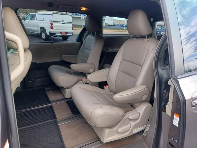 Toyota Sienna  2017
