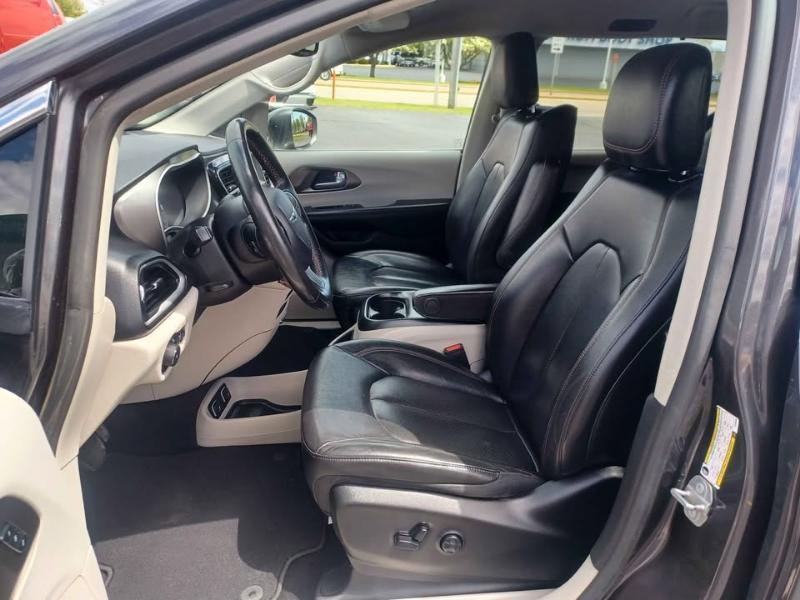 Chrysler Pacifica Touring-L Plus 2020
