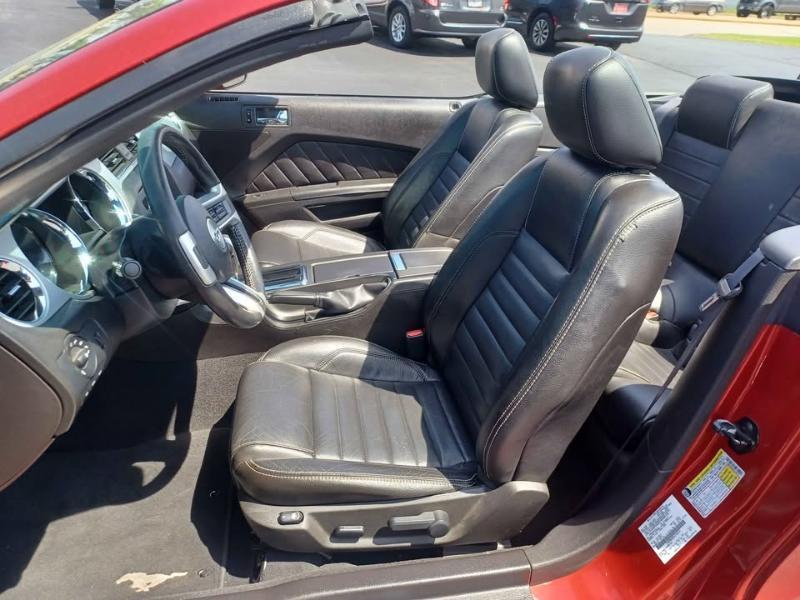 Ford Mustang V6 Convertible 2010