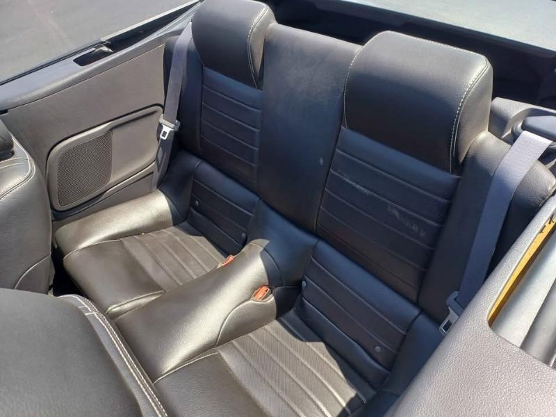 Ford Mustang V6 Convertible 2010