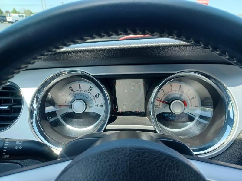 Ford Mustang V6 Convertible 2010