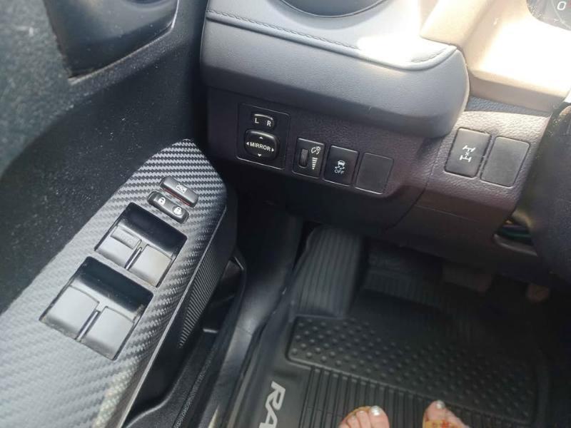 Toyota RAV4 LE AWD 2015