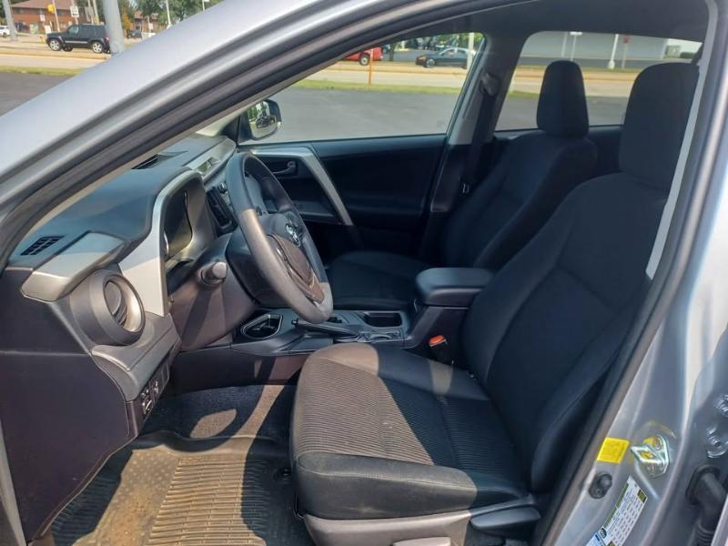 Toyota RAV4 LE AWD 2016