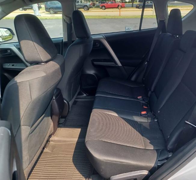 Toyota RAV4 LE AWD 2016