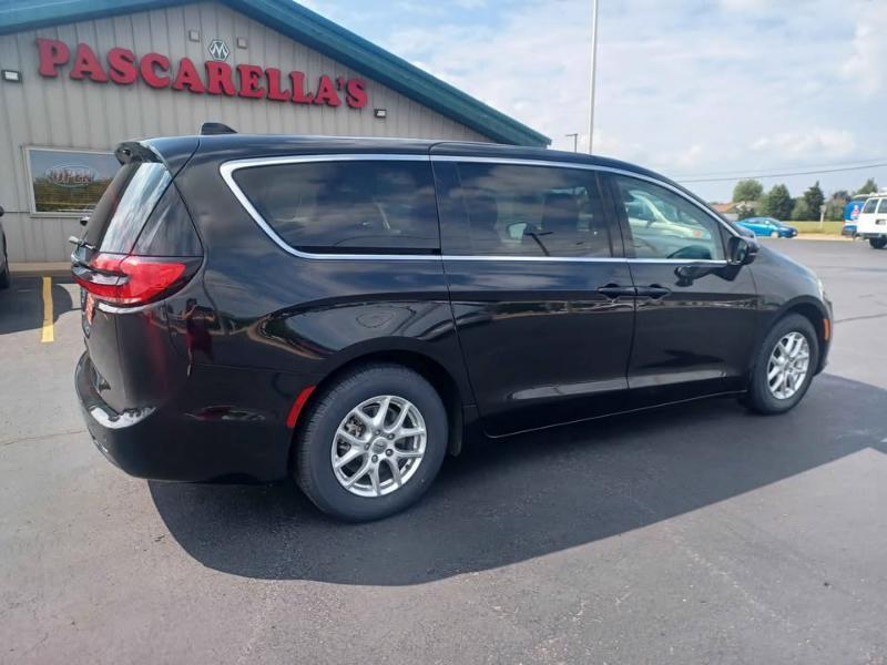 Chrysler Pacifica Touring L 2023