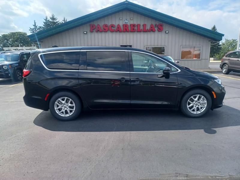 Chrysler Pacifica Touring L 2023