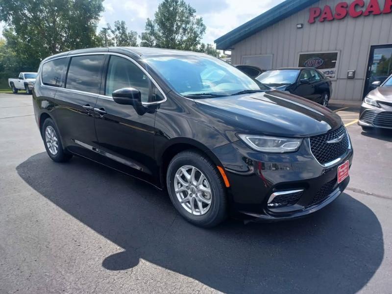 Chrysler Pacifica Touring L 2023