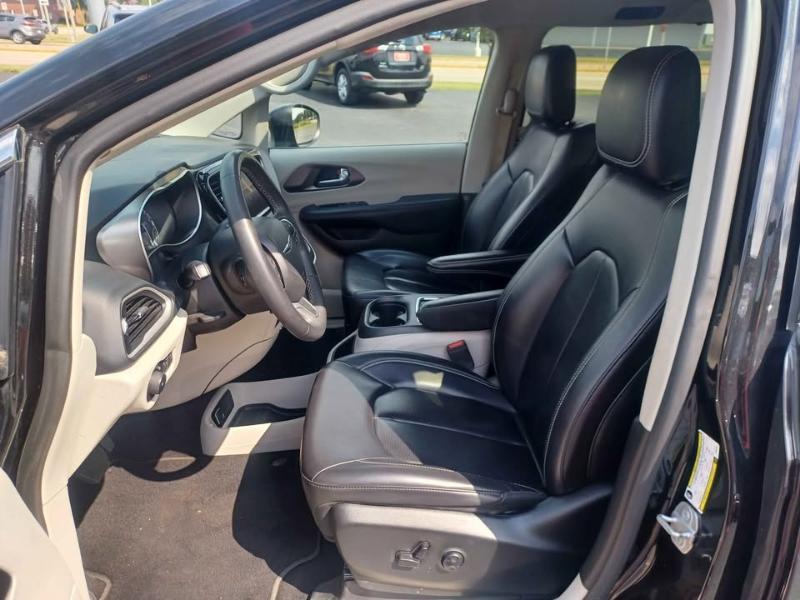Chrysler Pacifica Touring L 2023