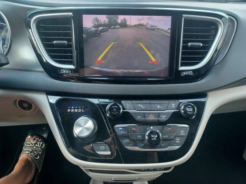 Chrysler Pacifica Touring L 2023