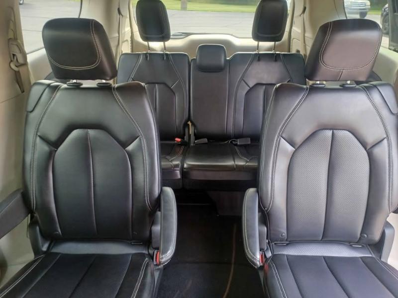 Chrysler Pacifica Touring L 2023
