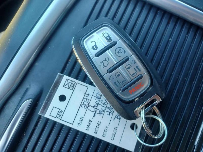 Chrysler Pacifica Touring L 2024
