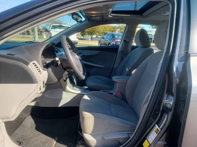 Toyota Corolla LE 2012