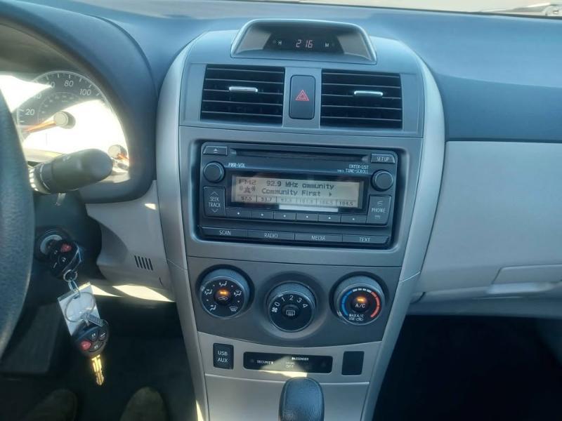 Toyota Corolla LE 2012