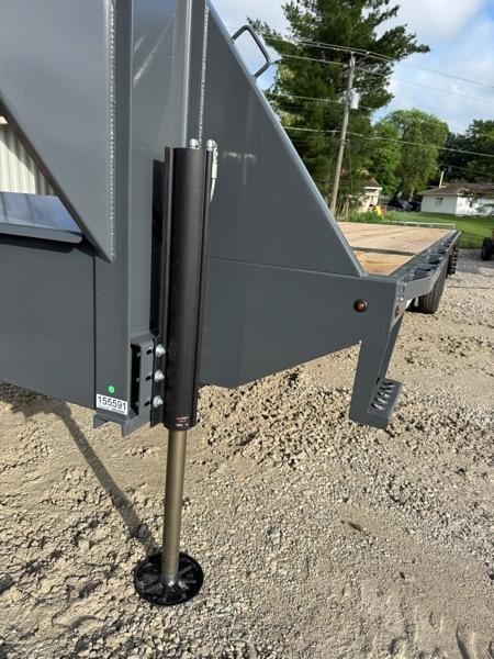Lamar Hydraulic Tail Flatbed  2027