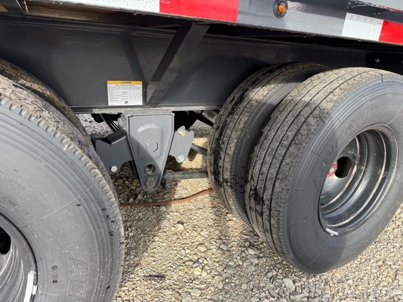 Lamar Hydraulic Tail Flatbed  2027