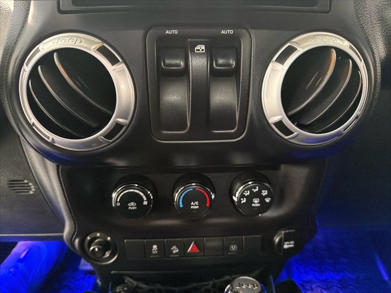 Jeep Wrangler Sahara 4WD 2015