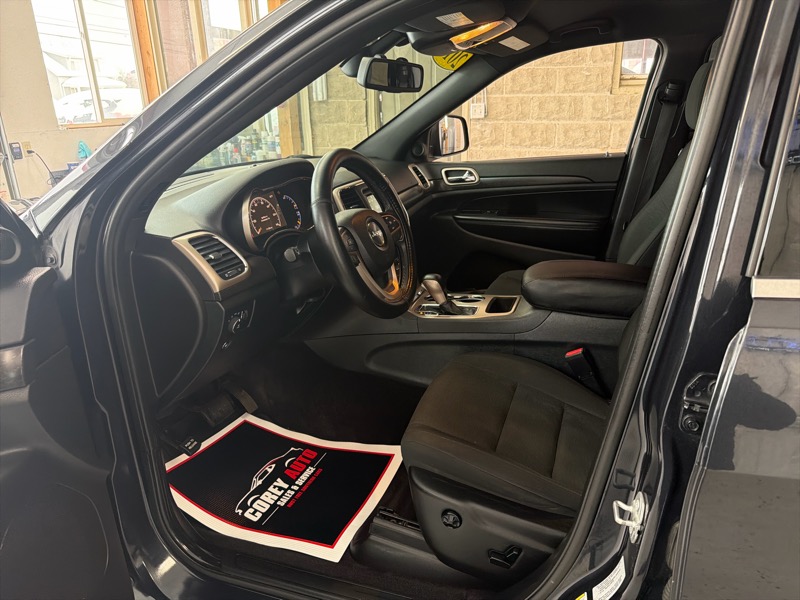 Jeep Grand Cherokee Laredo 4WD 2016