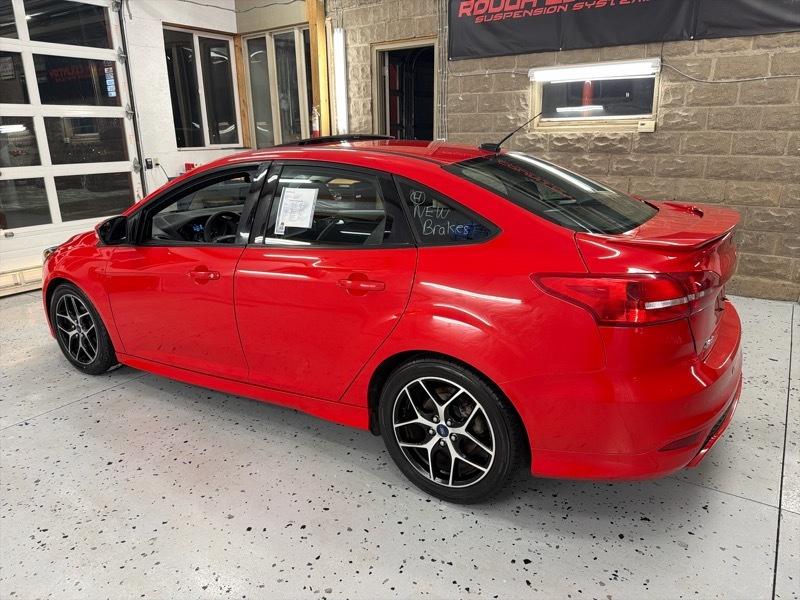 Ford Focus SE Sedan 2016