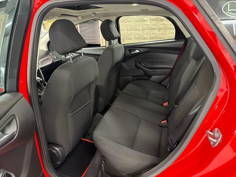 Ford Focus SE Sedan 2016