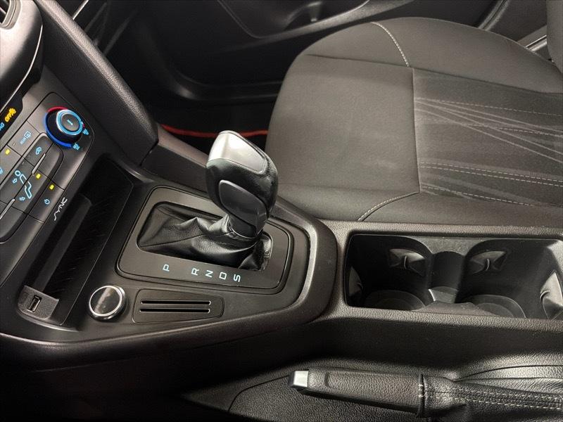 Ford Focus SE Sedan 2016