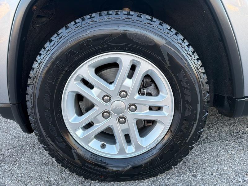 Jeep Grand Cherokee Laredo 4WD 2017