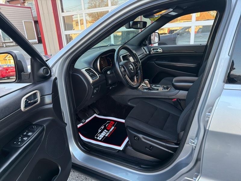 Jeep Grand Cherokee Laredo 4WD 2017