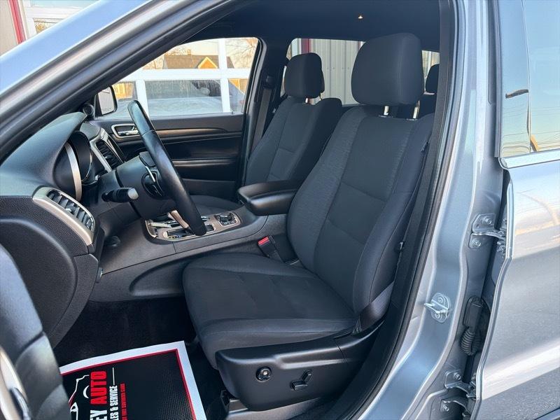 Jeep Grand Cherokee Laredo 4WD 2017