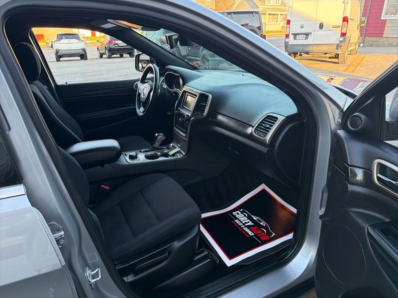 Jeep Grand Cherokee Laredo 4WD 2017