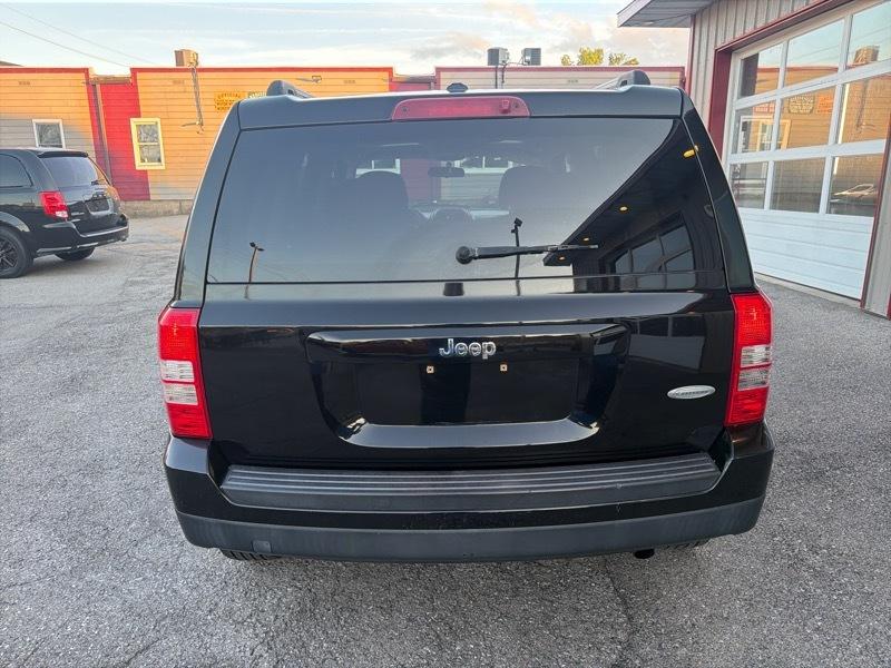 Jeep Patriot Latitude FWD 2012