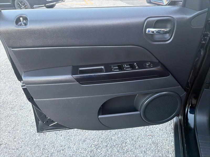 Jeep Patriot Latitude FWD 2012