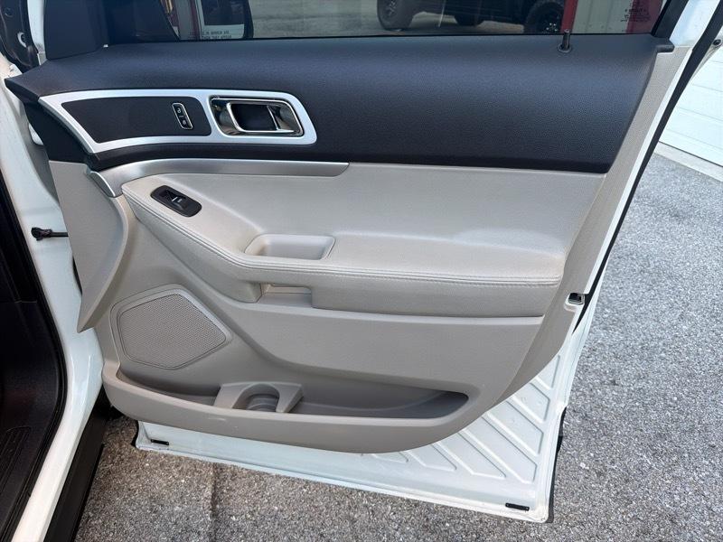 Ford Explorer XLT FWD 2012