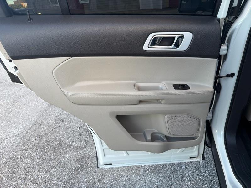 Ford Explorer XLT FWD 2012