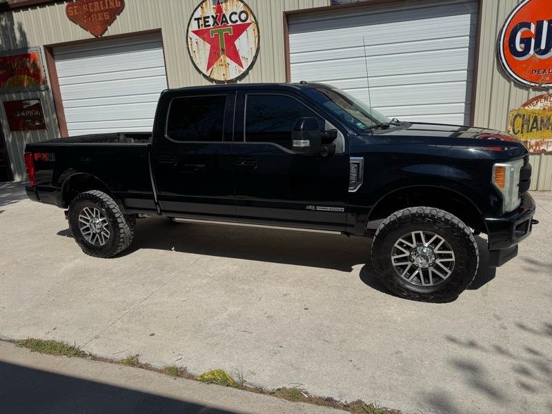 Ford F-250 SD Lariat Crew Cab 4WD 2017