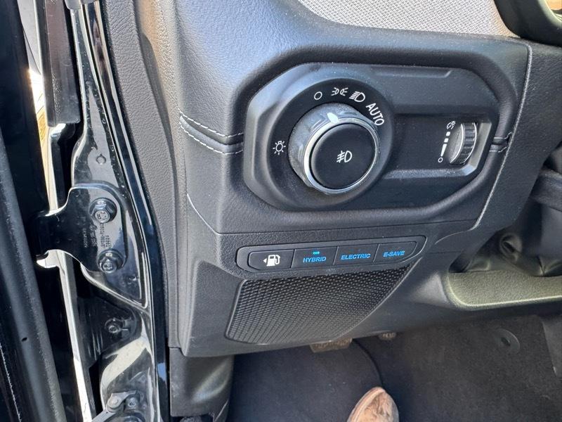 Jeep Wrangler 4xe Sahara 2025