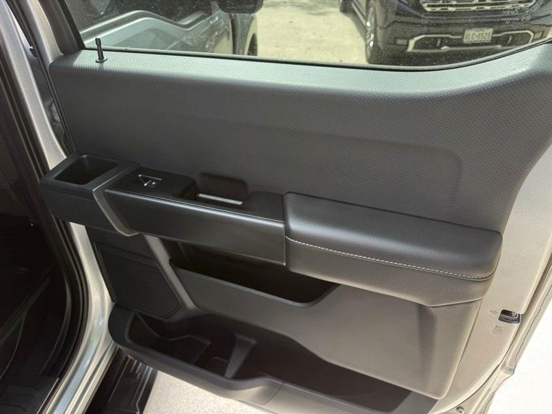 Ford F-150 2WD SuperCrew 145" STX 2025