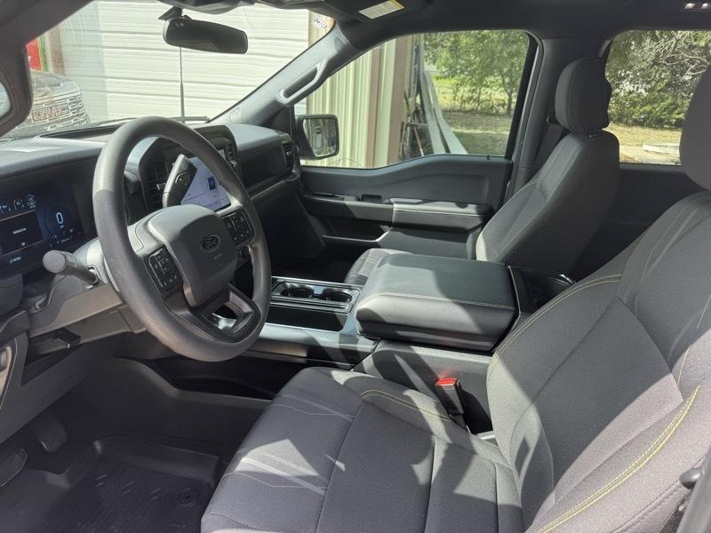 Ford F-150 2WD SuperCrew 145" STX 2025