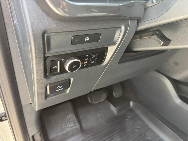 Ford F-150 2WD SuperCrew 145" STX 2025