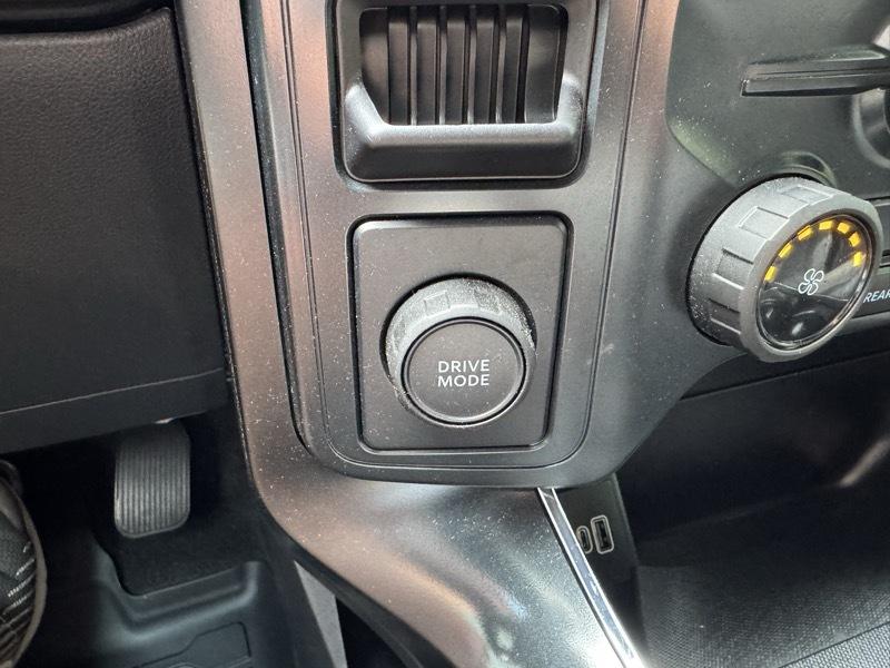 Ford F-150 2WD SuperCrew 145" STX 2025