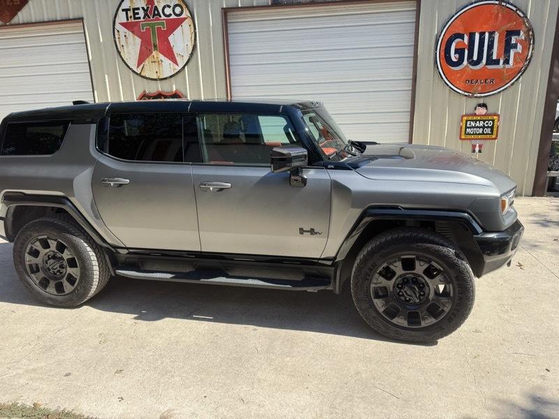 GMC HUMMER EV SUV 3X Carbon Fiber Package 2026