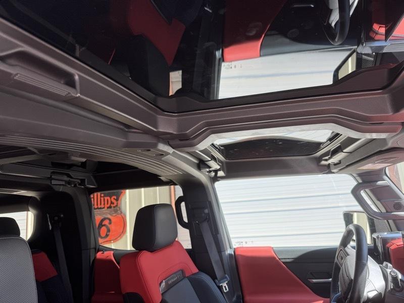 GMC HUMMER EV SUV 3X Carbon Fiber Package 2026