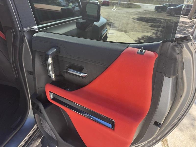 GMC HUMMER EV SUV 3X Carbon Fiber Package 2026