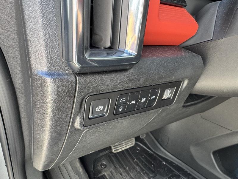 GMC HUMMER EV SUV 3X Carbon Fiber Package 2026